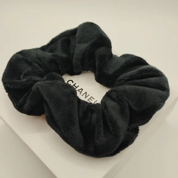 🆕CHANEL Black Soft Velvet Logo Scrunchie with CC Button - Picture 3 of 5
